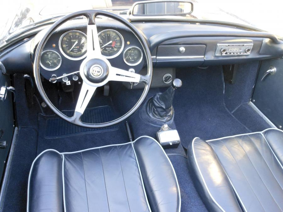 Торпедо Alfa Romeo 2600 Spider by Carrozzeria Touring 1963 года  (фото 4 из 6)